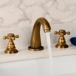 Baterie lavoar Venustar ,cu trei cai ,montare chiuveta baie, bronz antichizat - imagine 3